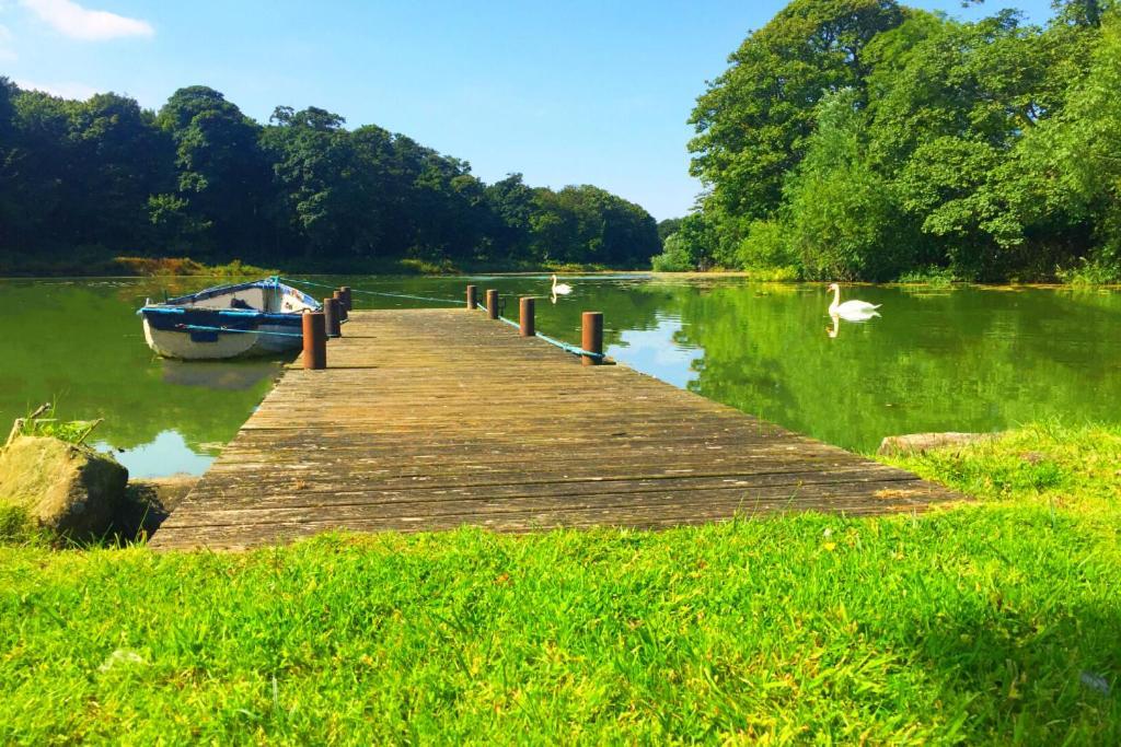 The Lodge By The Lake, ดันบาร์ ภายนอก รูปภาพ