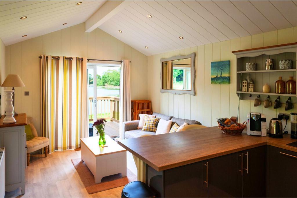 The Lodge By The Lake, ดันบาร์ ภายนอก รูปภาพ